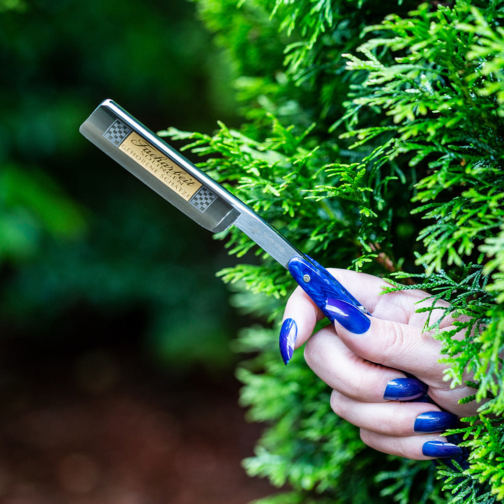 Dovo Facharbeit Straight Razor 6/8&quot; Blue Acrylic Stainless Steel.